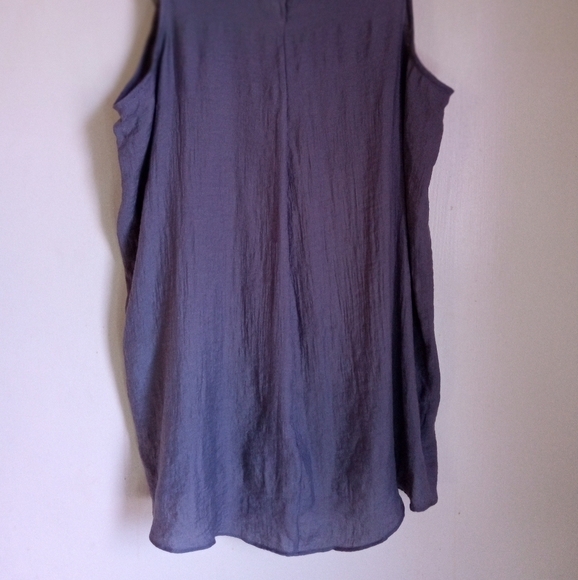 Vera Wang sleeveless V-Neck pintuck women's size medium - Picture 8 of 8